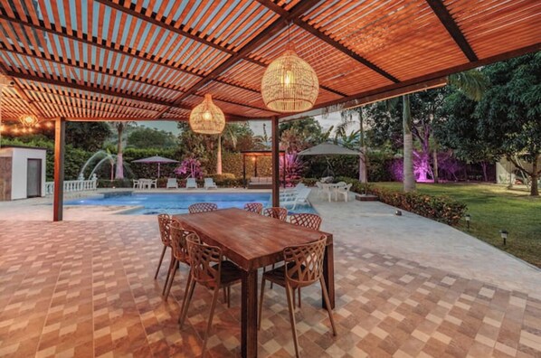 Outdoor dining