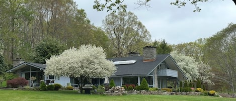 Beautiful flowering apple trees framing the Manor
family gatherings, 4,400 sqft