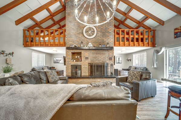 Forest Lakes Estates Vacation Rental | 7BR | 4BA | 2,654 Sq Ft | Stairs Required
