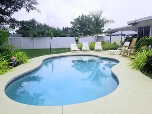 SALTWATER PRIVATE POOL WITH SUNSHELF. HEATED TO 85 DEGREES