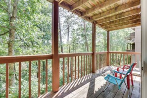 Lower-Level Deck | Forest Views | 2 Mi to Bryce Resort