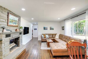 Living Room | Smart TV