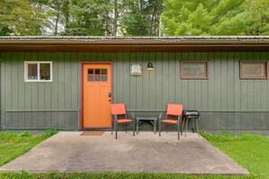 Property Exterior | Single-Story Cabin