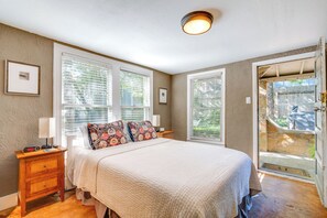 Studio | Free WiFi | Smart TV | Full Bed | Linens Provided