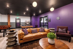 Gameroom lounge