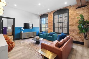 Relax in the living area with a smart TV, stylish seating, and a queen-sized sleeper sofa for extra guests. Perfect for families or group stays in New Orleans, this inviting space is ideal for movie nights or recharging after a day in the city.