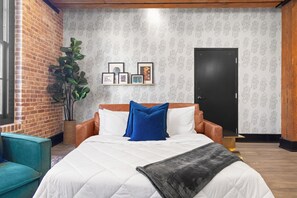 Relax in the living area with a smart TV, stylish seating, and a queen-sized sleeper sofa for extra guests. Perfect for families or group stays in New Orleans, this inviting space is ideal for movie nights or recharging after a day in the city.