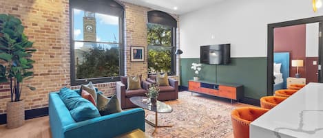 Relax in the living area with a smart TV, stylish seating and a sleeper sofa for extra guests. Perfect for families or group stays in New Orleans, this inviting space is ideal for movie nights or recharging after a day in the city.