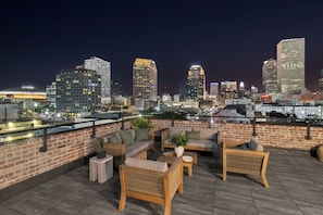 Enjoy the glow of the city lights from our rooftop lounge. With plush loungers, seating and ambient lighting, it's a serene spot to wind down after exploring New Orleans—exclusive to hotel guests at 888 Baronne.