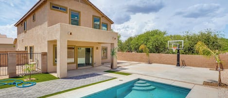 Marana Vacation Rental | 5BR | 2.5BA | Stairs Required | 2,093 Sq Ft