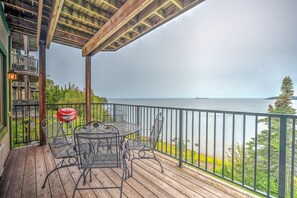 Private Balcony | Outdoor Dining Area | Lake View | Electric Grill