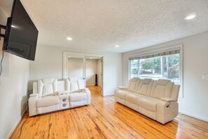Living Room | Central Heating & A/C | Free WiFi