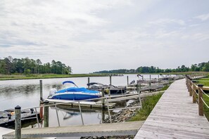 On-Site Marina & Walking Path | 6 Mi to Rehoboth Beach