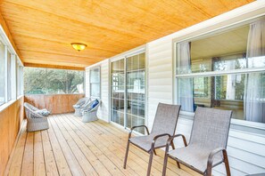 Screened Porch | Seating | Single-Story Cottage