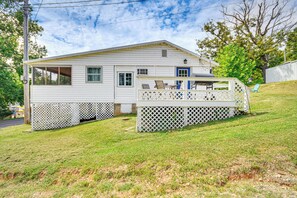 Versaille Vacation Rental | 2BR | 1BA | Stairs Required | 750 Sq Ft