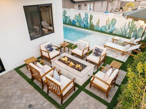 Settle into outdoor seating, cook up a feast on the BBQ grill, and take in the stunning outdoor gas grill for a sizzling BBQ, and admire the painted cactus and succulent mural adding an artistic touch and nod towards Arizona's stunning landscapes.
