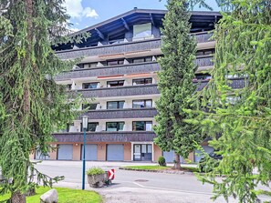 Bâtiment, Plante, Design Urbain, Roue, Loisir, Condominium, Herbe, Fenêtre, Bloc Tour