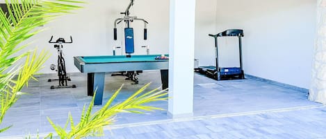 Flooring, Fussboden, Verbundwerkstoff, Schwimmbad, Fliese, Zimmerpflanze, Gartenmöbel, Blumentopf