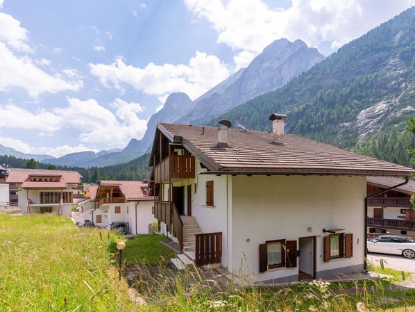 Cloud, Sky, Plant, Building, Mountain, Property, Window, House, Natural Landscape, Highland