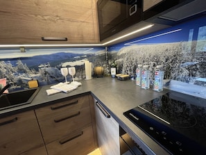 Cabinetry, Eigentum, Countertop, Küche, Interior Design, Schublade, Die Architektur, Geschirr, Holz, Gebäude