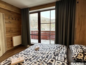 Eigentum, Gebäude, Holz, Interior Design, Textil, Komfort, Schatten, Fussboden, Flooring