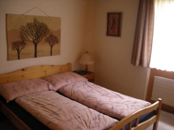 Eigentum, Möbel, Komfort, Holz, Interior Design, Vorhang, Gebäude, Bettrahmen, Fussboden, Bett