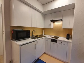 Comptoir, Cabinetry, Propriété, Cuisinière, Appareil De Cuisine, Bâtiment, Cuisine, Evier, Cooktop, Bois