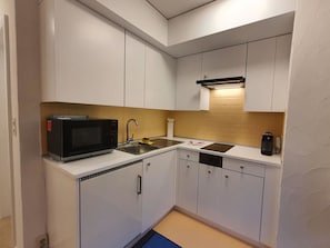 Comptoir, Cabinetry, Propriété, Cuisinière, Appareil De Cuisine, Bâtiment, Cuisine, Evier, Cooktop, Bois