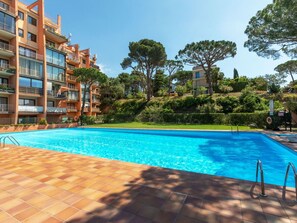 Water, Plant, Sky, Property, Building, Swimming Pool, Tree, Shade, House, Residential Area