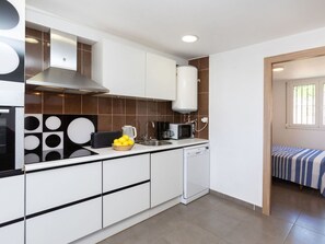 Cabinetry, Countertop, Tap, Wood, Interior Design, Kitchen, Kitchen Stove, Window, Flooring