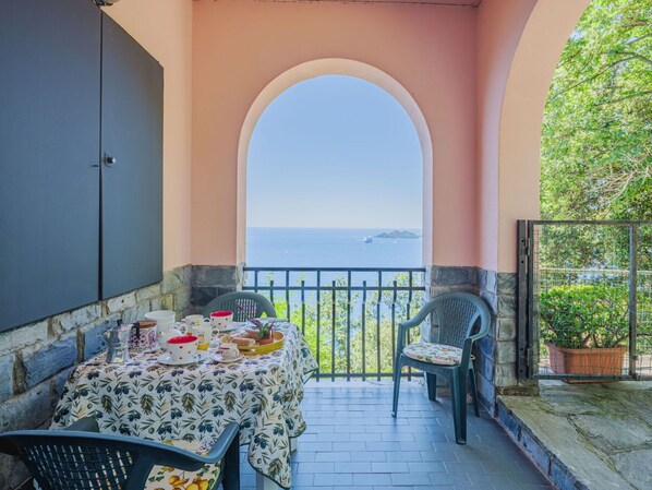 Plant, Property, Furniture, Table, Chair, Azure, Sky, Building, Interior Design, Architecture
