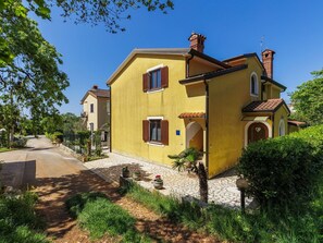 Haus, Die Architektur, Zuhause, Wohngebiet, Strauch, Menschliche Siedlung, Tür, Hütte, Garten