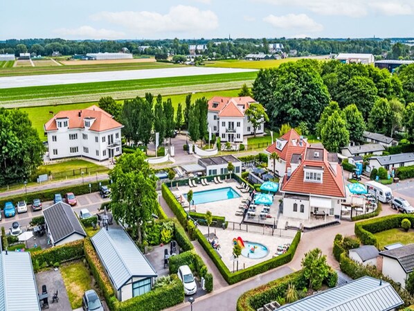 Gebäude, Eigentum, Pflanze, Himmel, Haus, Grundstueck, Urban Design, Wolke, Nachbarschaft, Baum