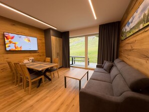 Table, Propriété, Meubles, Bâtiment, Bois, Confort, Design Intérieur, Salon, Sol, Sol