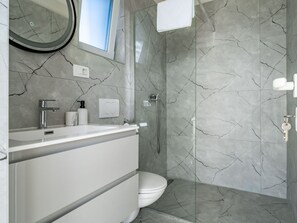 Spiegel, Armatur, Sinken, Badezimmer, Zapfhahn, Interior Design, Bad Sink, Toilette, Fussboden, Wand