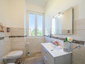 Tap, Sink, Plumbing Fixture, Property, Building, Bathroom, Purple, Mirror, Window, Cabinetry