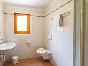 Armatur, Sinken, Eigentum, Zapfhahn, Badezimmer, Bad Sink, Interior Design, Linie, Fussboden