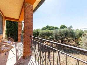 Pflanze, Himmel, Baum, Holz, Veranda, Zaun, Schatten, Grundeigentum, Landschaft, Freizeit