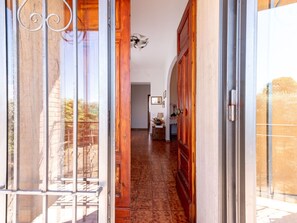 Gebäude, Tür, Holz, Interior Design, Orange, Fussboden, Flooring, Home Door, Grundeigentum