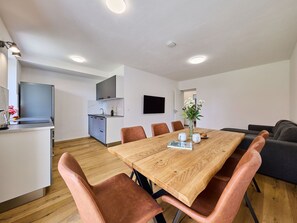 Meubles, Table, Propriété, Canapé, Bois, Éclairage, Confort, Plante, Plante D'Appartement, Design Intérieur