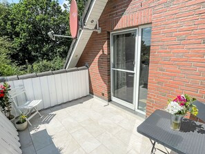 Plante, Table, Bâtiment, Fenêtre, Pot De Fleur, Surface De La Route, Fleur, Brickwork, Architecture, Arbre