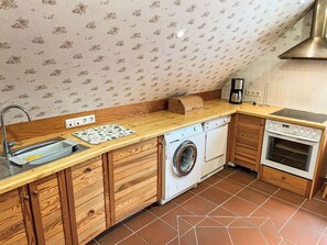 Comptoir, Cabinetry, Meubles, Propriété, Cuisine, Bois, Cuisinière, Tiroir, Bâtiment, Design Intérieur