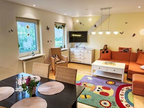 Table, Meubles, Propriété, Tiroir, Design Intérieur, Cadre, Cabinetry, Salon, Chaise, Commode