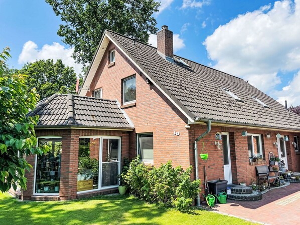 Plante, Nuage, Ciel, Bâtiment, Propriété, Fenêtre, Maison, Arbre, Lot Terre, Chalet