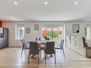 Meubles, Plante, Fenêtre, Plante D'Appartement, Chaise, Table, Bois, Cadre, Design Intérieur, Salon