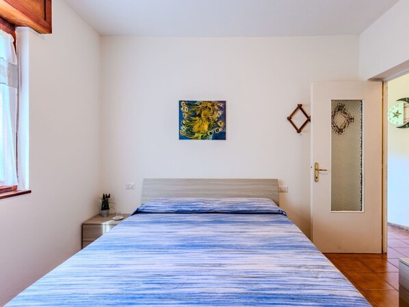 Fenster, Azurblau, Farbe, Gebäude, Holz, Interior Design, Schatten, Bilderrahmen, Fussboden