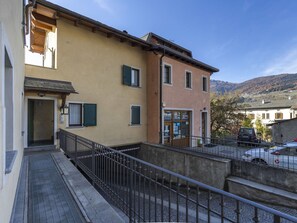 Wand, Tür, Wohnung, Balkon, Daylighting, Geländer, Gips, Zaun