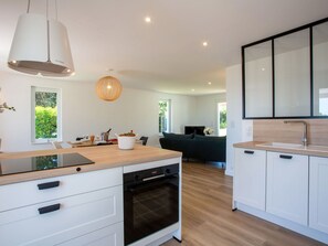 Cabinetry, Countertop, Eigentum, Möbel, Küche, Gebäude, Holz, Schublade, Interior Design, Beleuchtung