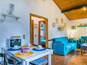 Möbel, Tabelle, Eigentum, Grün, Blau, Azurblau, Interior Design, Bilderrahmen, Wohnzimmer, Fussboden
