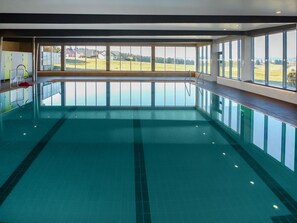 L'Eau, Piscine, Bâtiment, Architecture, Fenêtre, Loisir, Sol, Herbe, Des Loisirs, Ombre